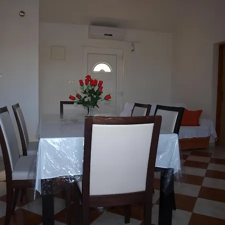 Basina Beach Apartman *
